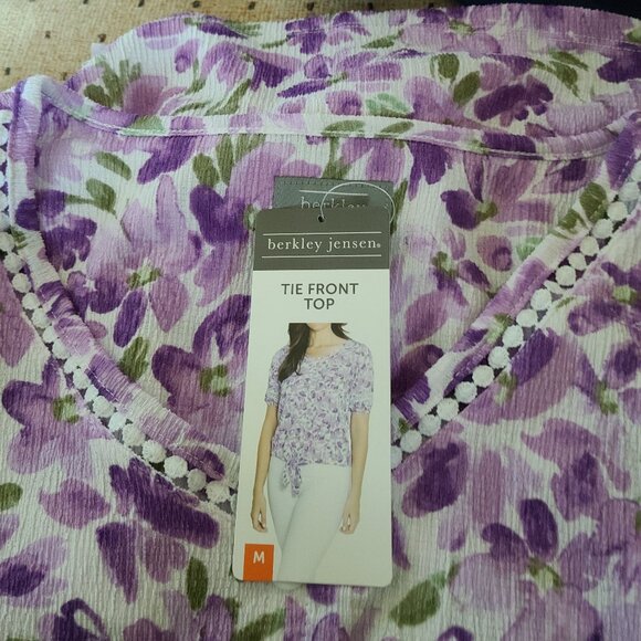 BERKLEY JENSEN TIE FRONT TOP-CROCHET TRIM-V-NECK CRIINKLE FLORAL FABRIC SZ MED - Picture 3 of 6